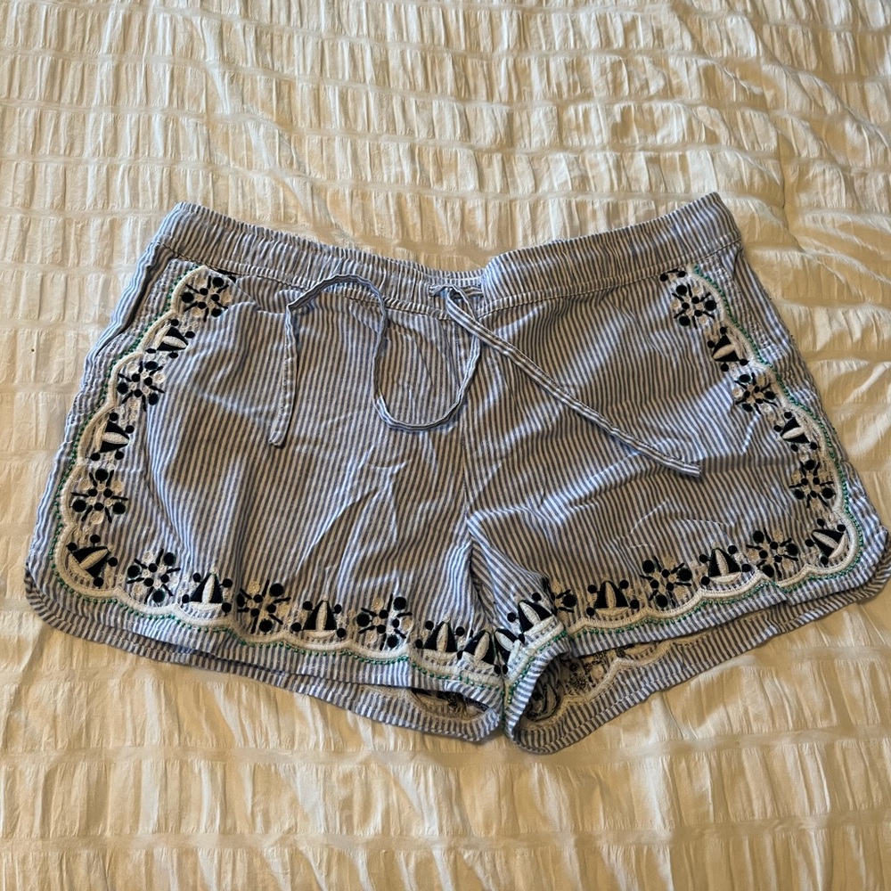 Vineyard Vines Beaded Seersucker Shorts (Size Medium)